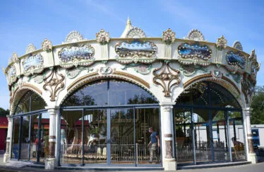 Le carrousel à la Récré des 3 Curés