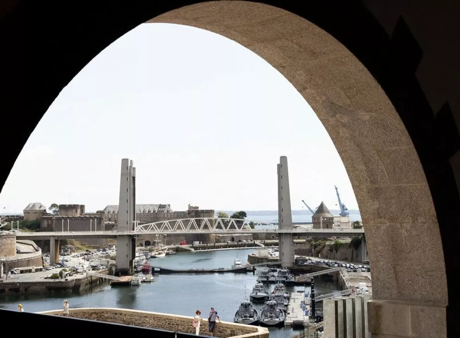 Vu sur le pont de Recouvrance depuis les Ateliers des Capucins a Brest