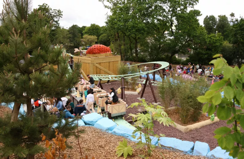 Jeu enfant la Récré des 3 Curés attraction Jeepo Dino Brest Bretagne