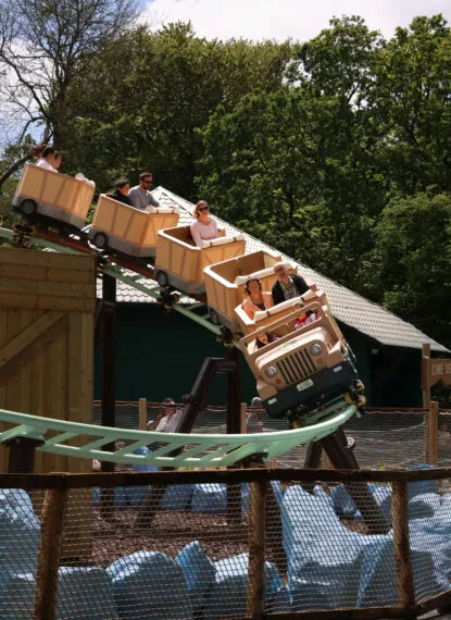 Jeu enfant la Récré des 3 Curés attraction Jeepo Dino Brest Bretagne