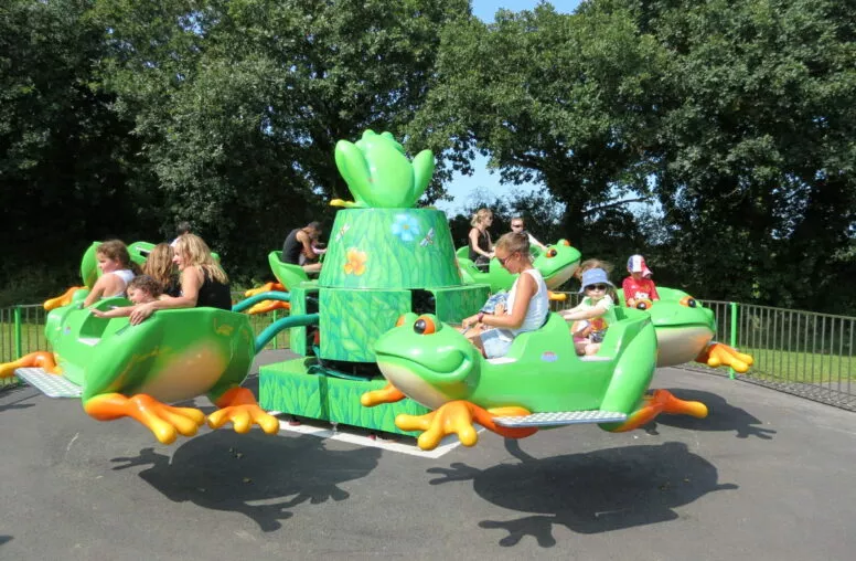 Jeu enfant la Récré des 3 Curés attraction Les grenouilles Brest Bretagne